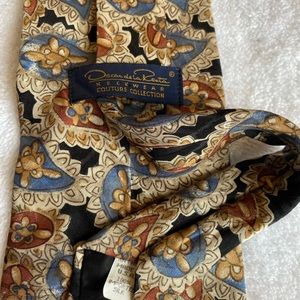 Vintage Oscar de la Renta silk tie.